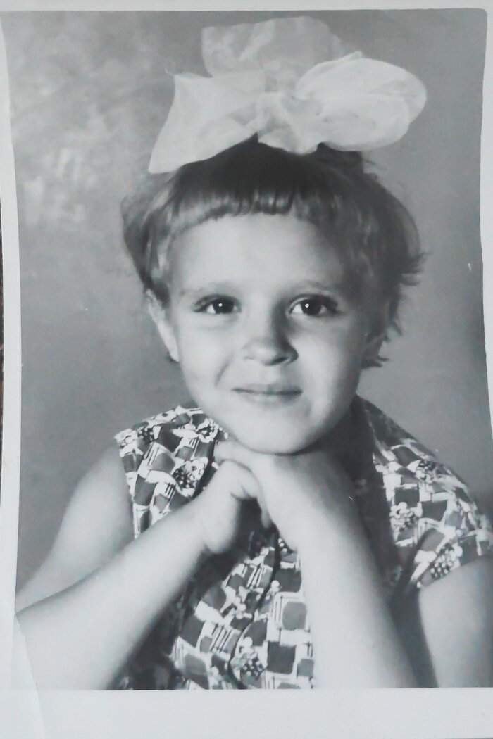 Ее улыбка и глаза не меняются!