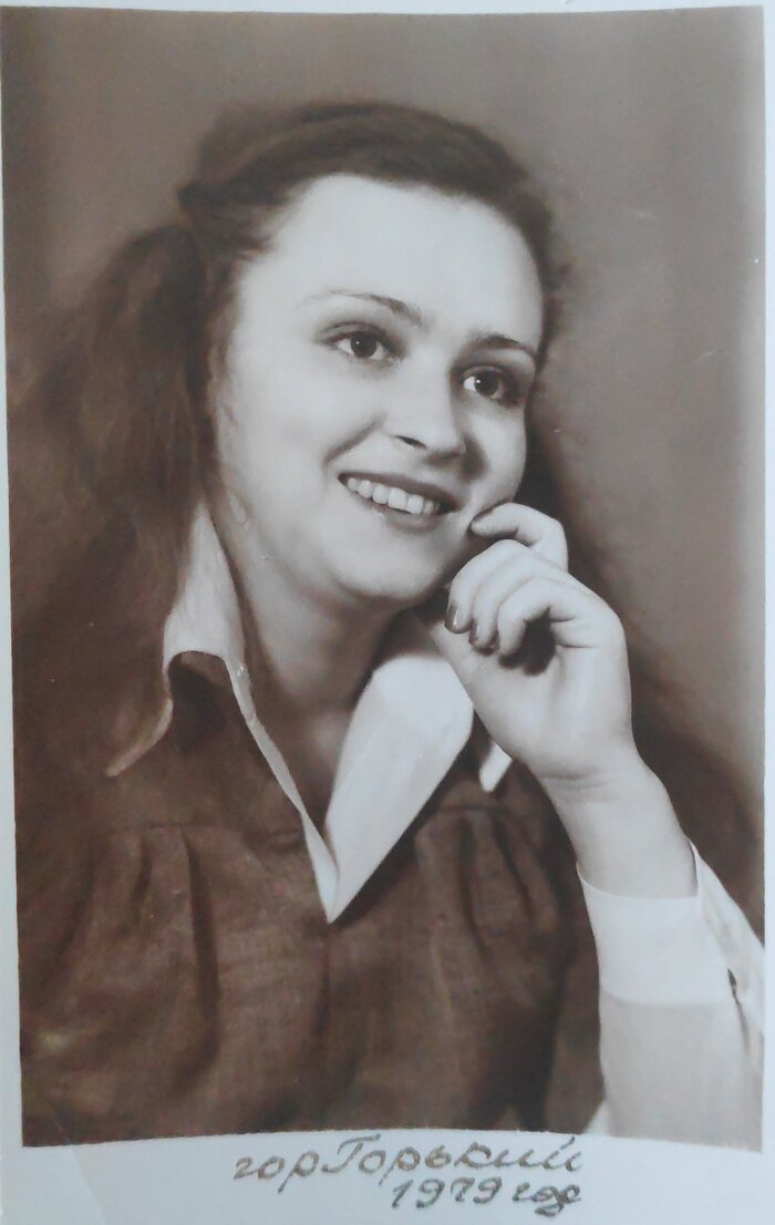 Здесь ей 19 лет.