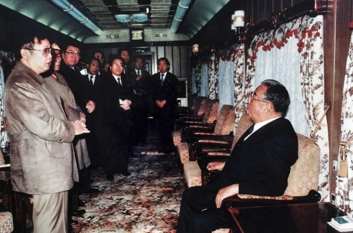 ��� �� ��� � �������� �� �������, �� ���� ��������� ��� ����� ������� ������� �� ������������� ������. | ����: <!--noindex--><a href="https://pikabu.ru/story/bronepoezd_s_rozovyimi_divanami_na_chem_kim_chen_yin_dobiraetsya_do_mesta_mezhdunarodnyikh_vstrech_10656701?u=http%3A%2F%2Fvsyako.mirtesen.ru&t=vsyako.mirtesen.ru&h=7eb1ffc1de538c5466a640e113be572db83c4964" title="http://vsyako.mirtesen.ru" target="_blank" rel="nofollow noopener">vsyako.mirtesen.ru</a><!--/noindex-->.