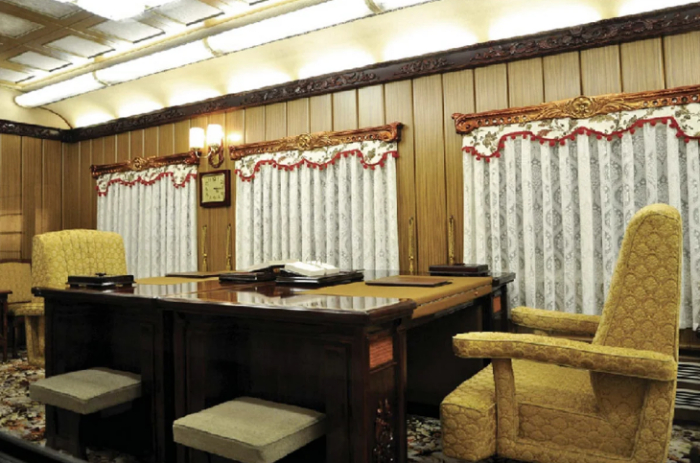 ������� ��� �� ���� � ������� �1, ������� ��������� ����� 370 ���. ����������, ��������� ������ ������ � ������ ������ ������ � �� �����. | ����: <!--noindex--><a href="https://pikabu.ru/story/bronepoezd_s_rozovyimi_divanami_na_chem_kim_chen_yin_dobiraetsya_do_mesta_mezhdunarodnyikh_vstrech_10656701?u=http%3A%2F%2Farionablog.livejournal.com&t=arionablog.livejournal.com&h=6b10cad8cfad770fcf447373f4da713a394083e7" title="http://arionablog.livejournal.com" target="_blank" rel="nofollow noopener">arionablog.livejournal.com</a><!--/noindex-->.