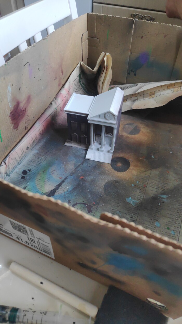 Основной слой красил аэрографом.