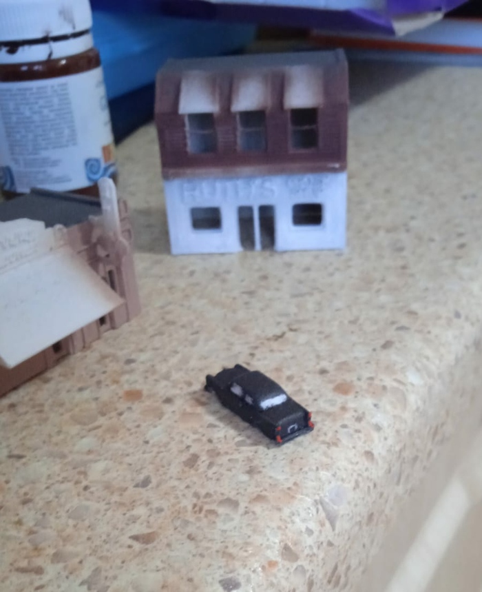 Очень долго не мог найти нужные марки автомобилей из фильма, но в итоге все нашел )
Ford De Luxe 1942