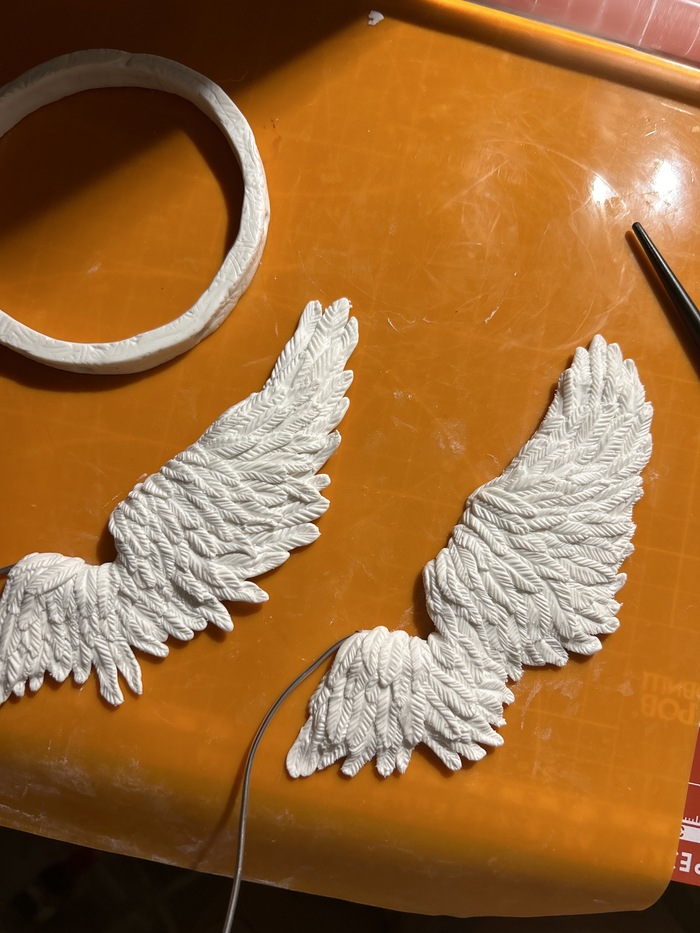 На кольце видно немного текстуры, после запекания она чуть-чуть сгладится