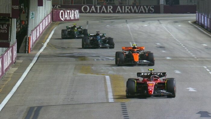 Сайнс спасает победу для Ferrari. Мучения Red Bull под ночным небом Сингапура. Обзор Гран-При Сингапура (15.09.23-17.09.23) Формула 1, Автоспорт, Гонки, Соревнования, Чемпионат мира, Ferrari, Карлос Сайнс, Шарль Леклер, Мерседес, Джордж Расселл, Льюис Хэмилтон, Red Bull, Макс Ферстаппен, Серхио Перес, McLaren, Ландо Норрис, Длиннопост