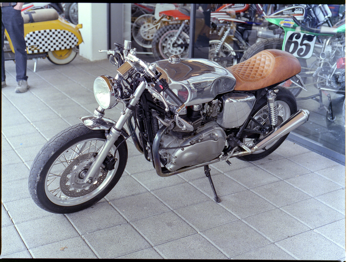 Mamiya 645. Sekor C 80mm f/2.8 Fuji Pro400H