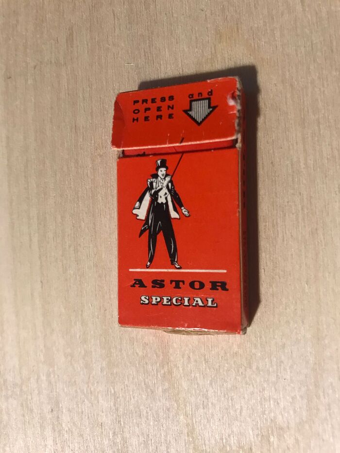 На торце надпись "Сделано в Греции"