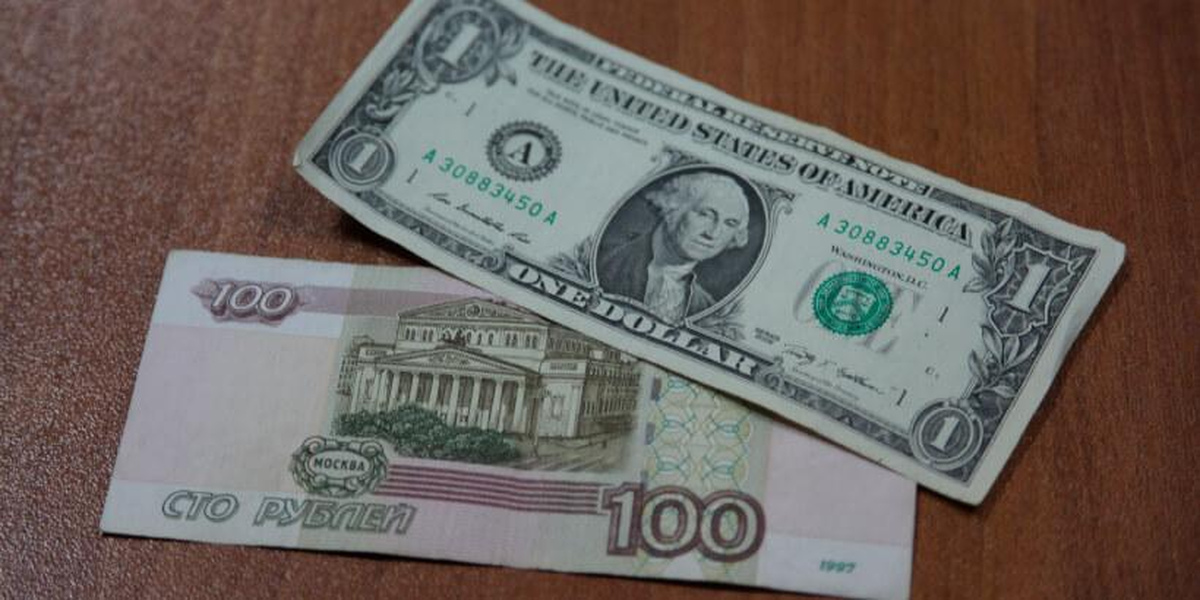 Доллары в рубли март 2024. СТО долларов в рублях. 100 Долларов и 100 рублей. 100 Долларов в рублях. 1 Доллар 100 рублей.