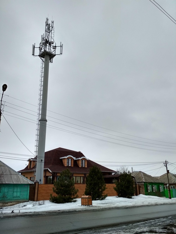 У кого-то своя личная сотовая вышка)