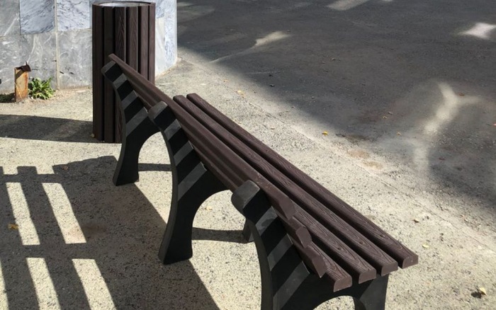 1,7 тонны вторичного пластика для уличной мебели в Екатеринбурге | Пикабу