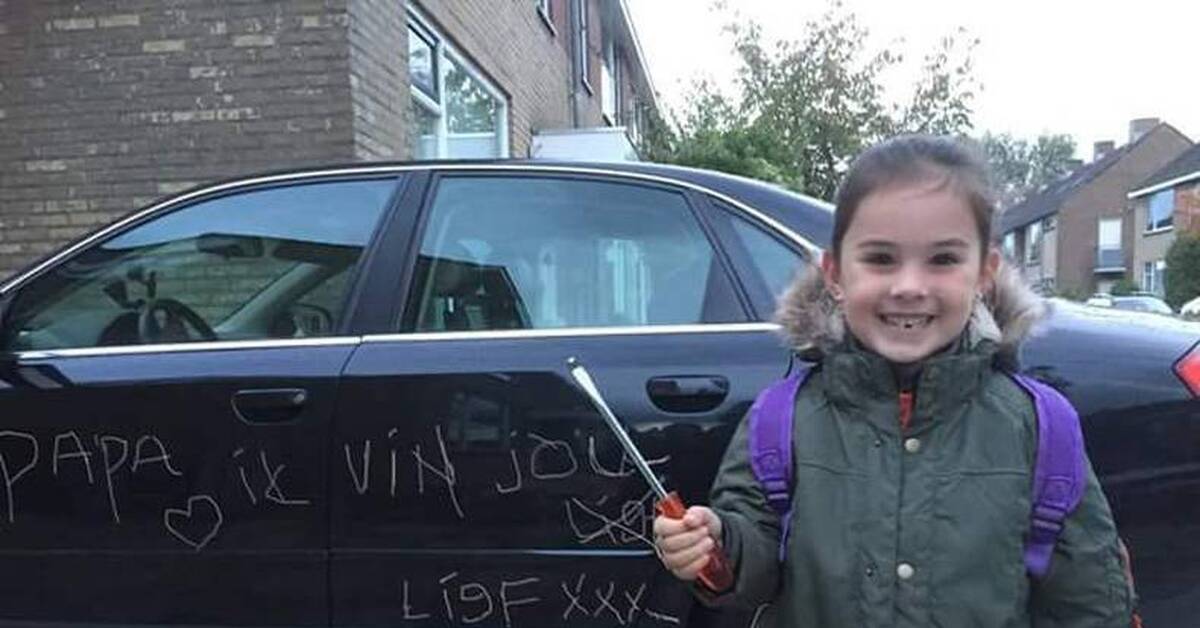 Я рисую слово твари. Передо мною перемены и кто-то шепчет. Картинки с надписью тварь. Я рисую слово твари. Мелом караоке слова.