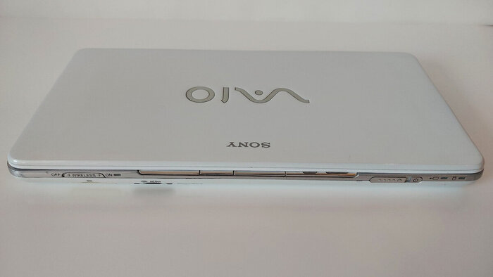 Передняя грань Sony Vaio P.