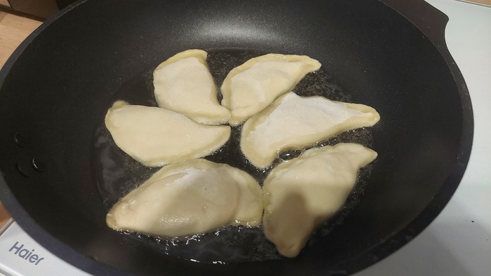 Опять логотип засветился, но и тут рекламой не пахнет. Варочная сделана достаточно топорно, а денег стоила прям дофига. Не рекомендую.