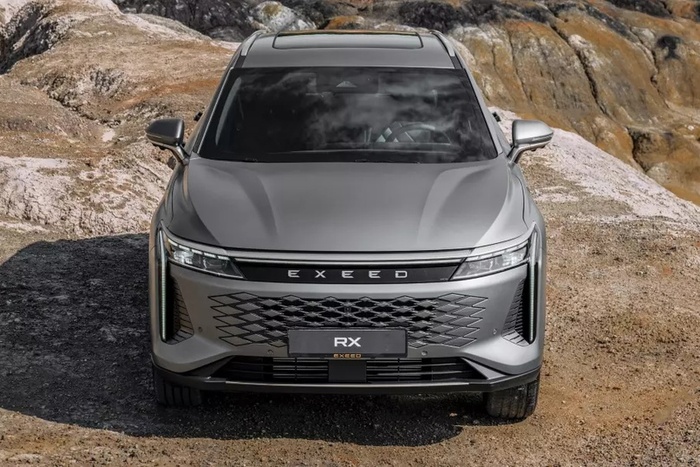 За доплату в 200 тысяч рублей доступен матовый серый окрас кузова — такой же на вид и ощупь, как у BMW, Mercedes-Benz или Audi