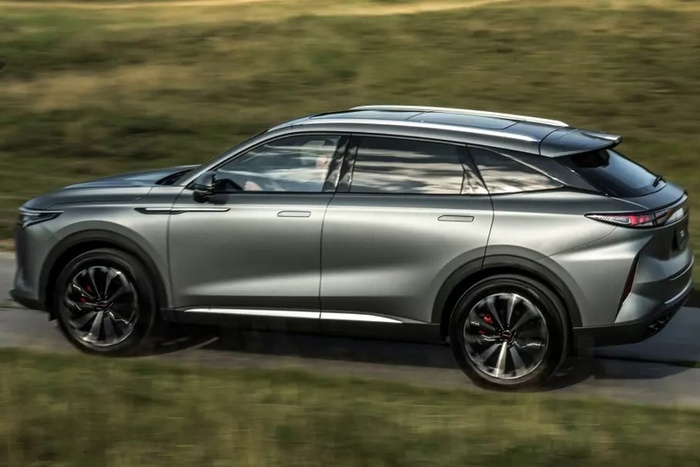 Из 7 режимов вождения 4 относятся к бездорожью, где RX вряд ли будет частым гостем с его клиренсом 187 мм при длинной базе и свесах. А на асфальте выбирать вместо базового эко или спортивный не хочется: динамики и так не сказать, чтобы много, и «спорт» эту