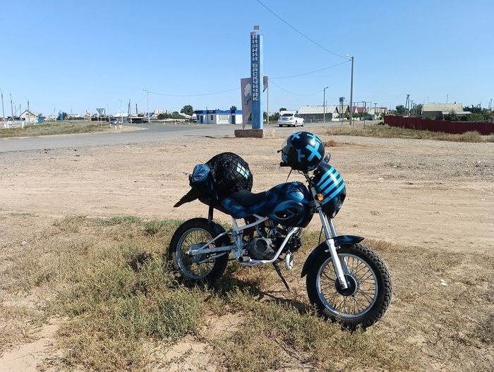 Здесь направо не въезжая в посёлок