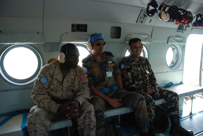 Летят в вертолете русский, американец и индус. ООН, Африка, Нил, Длиннопост, Фотография