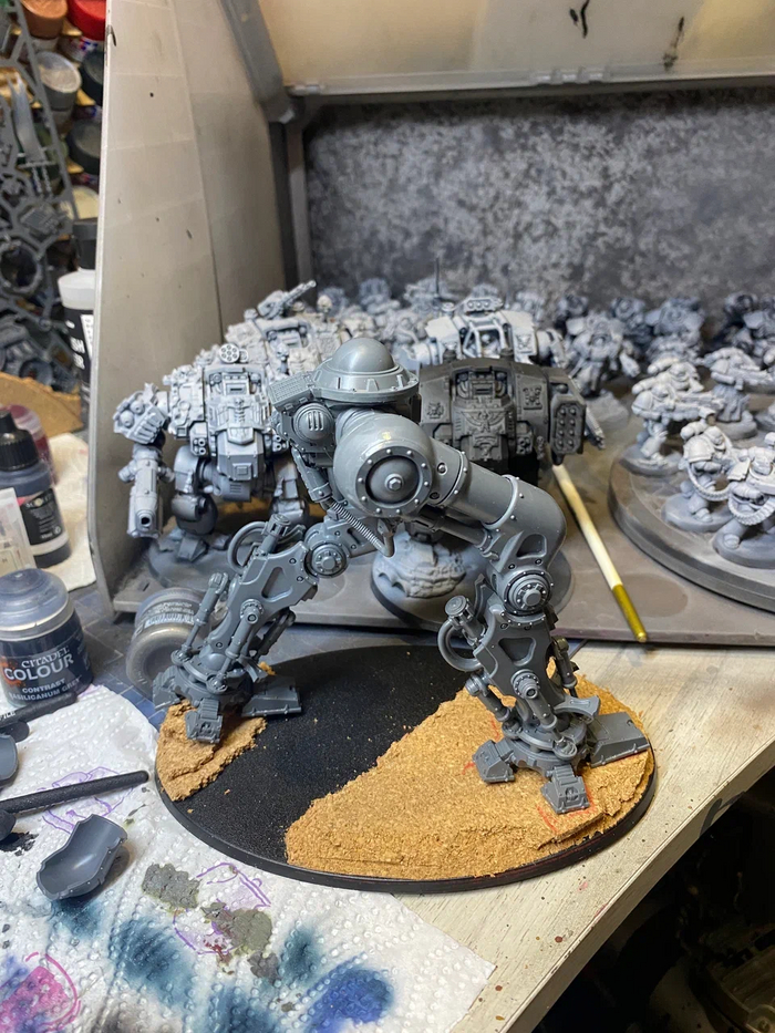 На заднем фоне отложенные проекты