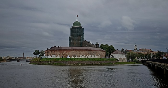 Выборгский замок под прикрытием.