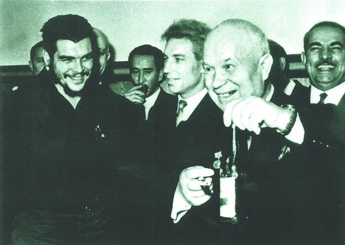 Леонов между Хрущевым и Че Геварой.