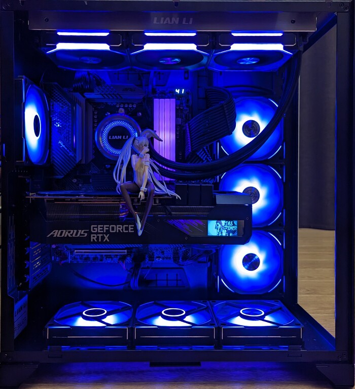 ����������� 7 ������������ �� Lian Li, ���� 3 �� ���. ��� ����������� � ������ ����.