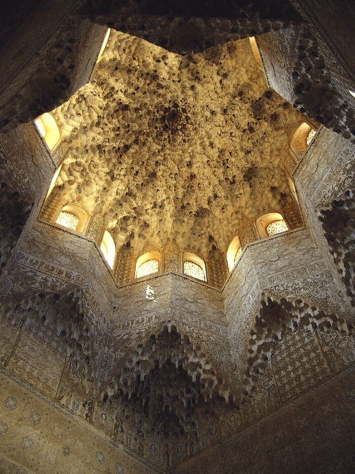 Купол резиденции "Альгамбра" во время правления Мавров в Испании Архитектура, Испания, Фотография