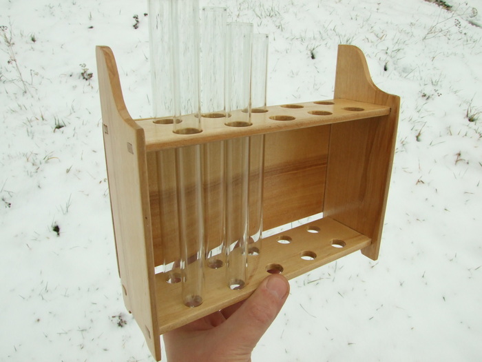 Фото 10. Готовые пробирки в самодельном штативе.