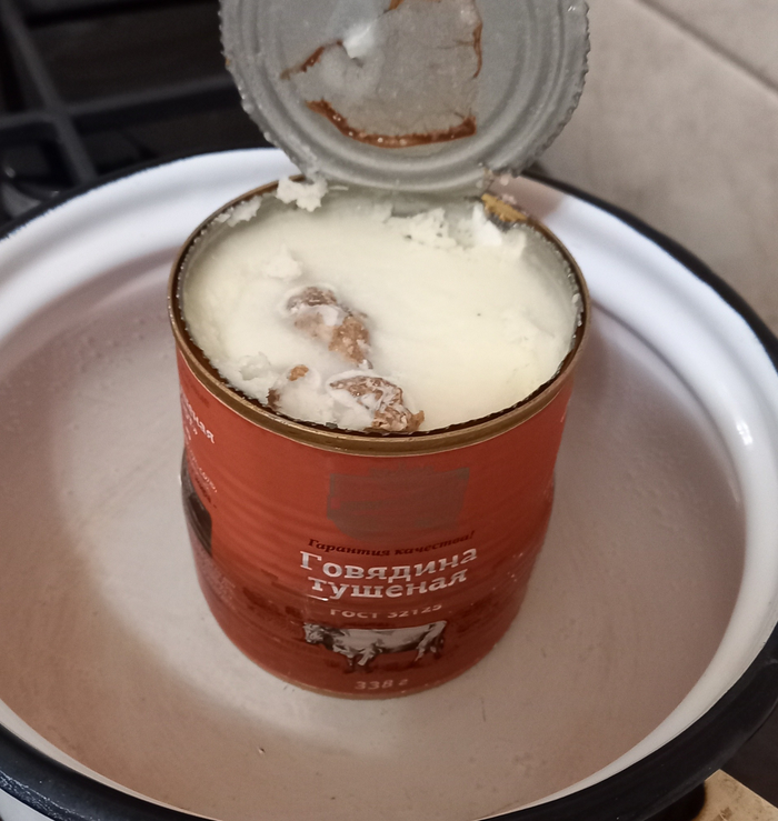 Открытая банка на водяной бане.