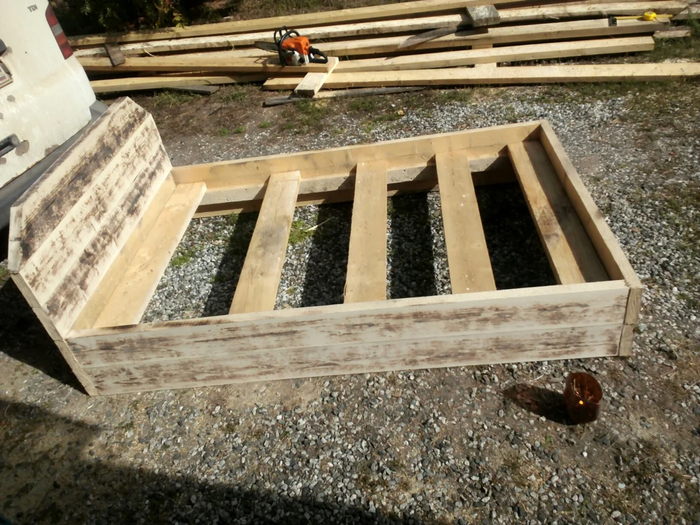 Сколотил каркас кровати