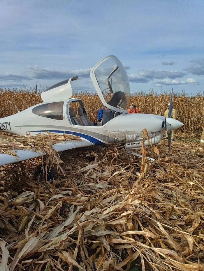 28.09.23 Самолёт совершил вынужденную посадку в поле Полет, Авиация, Самолет, Длиннопост