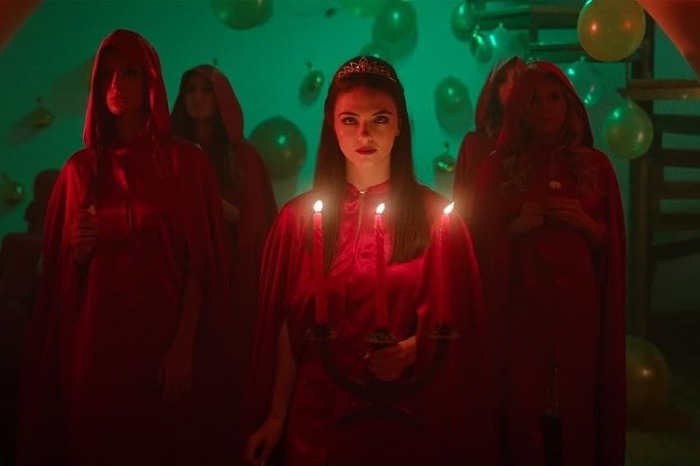 Актриса из слабой 4-й части Джиперса Криперса (там кстати тоже одевали так)