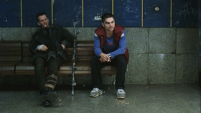 Второго персонажа озвучил Антон Савенков ( голос Супермена в исполнении Генри Кавилла)