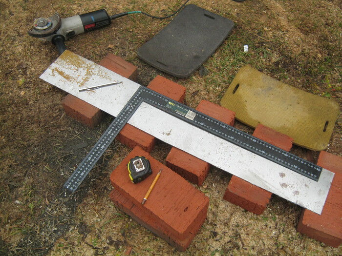 Фото 12. Вырезание отдельных пластин из полос.