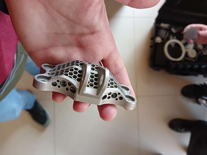 4. SLM (selective laser melting) - как выглядит образец печати