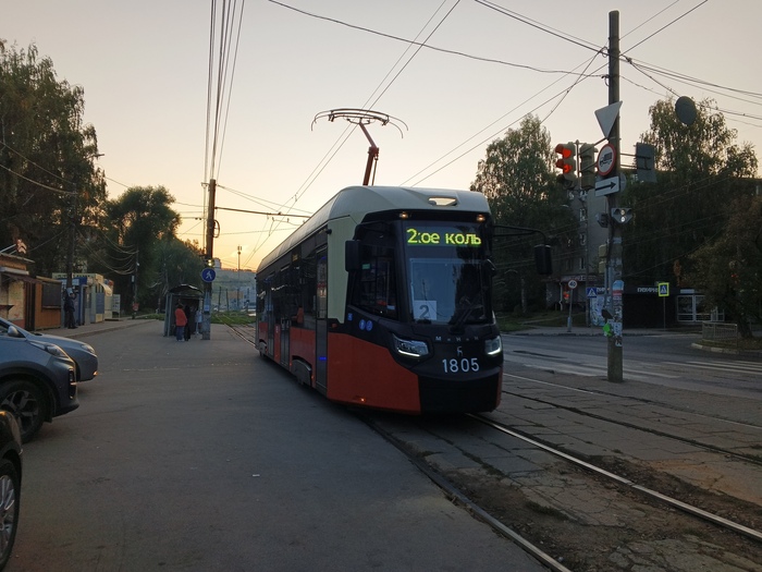 Не сбился с маршрута, а выходит на него, если что