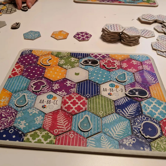 «Котики» (изображение с сайта <!--noindex--><a href="https://pikabu.ru/story/top_100_nastolnyikh_igr_ot_mistera_lisa_6560_mesta_10708927?u=http%3A%2F%2Fboardgamegeek.com&t=boardgamegeek.com&h=9d63b2cdc996790a2ec86c4155af2e2ef2a3d62a" title="http://boardgamegeek.com" target="_blank" rel="nofollow noopener">boardgamegeek.com</a><!--/noindex-->)