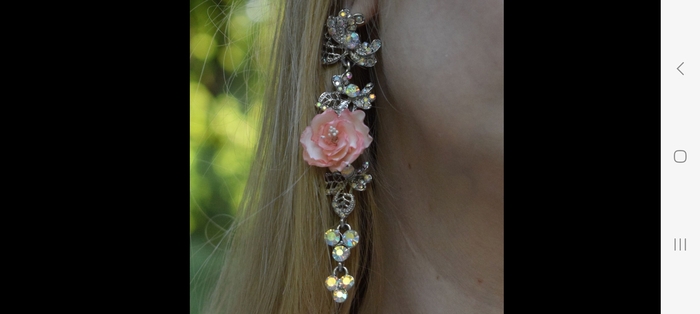 А крупные серьги - это моя любовь.