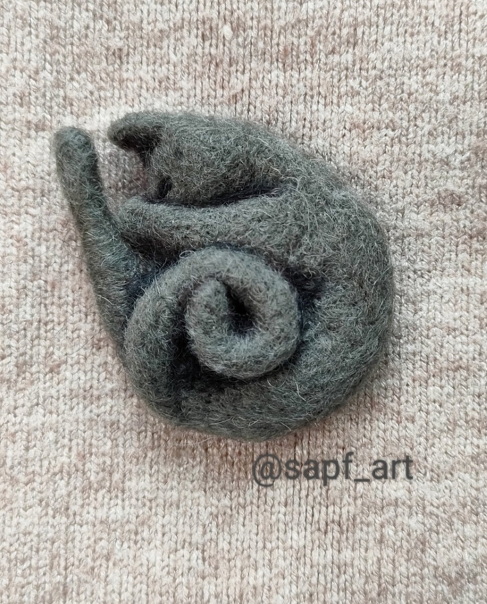 Брошь котик