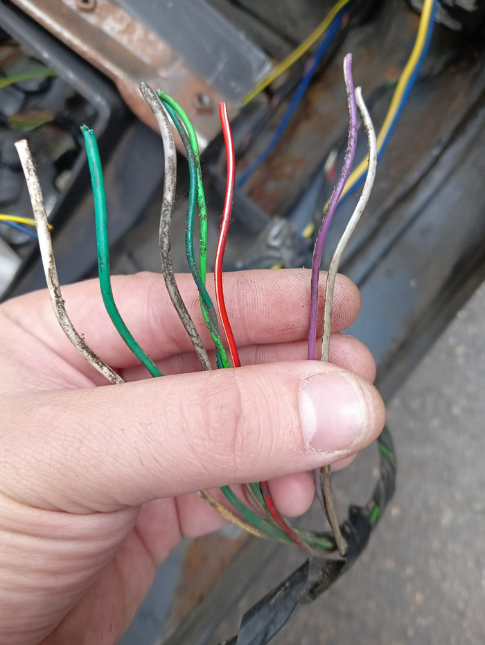 на выходе у меня такая связка проводов.