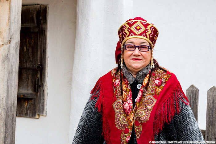 Народный костюм шикарен :)