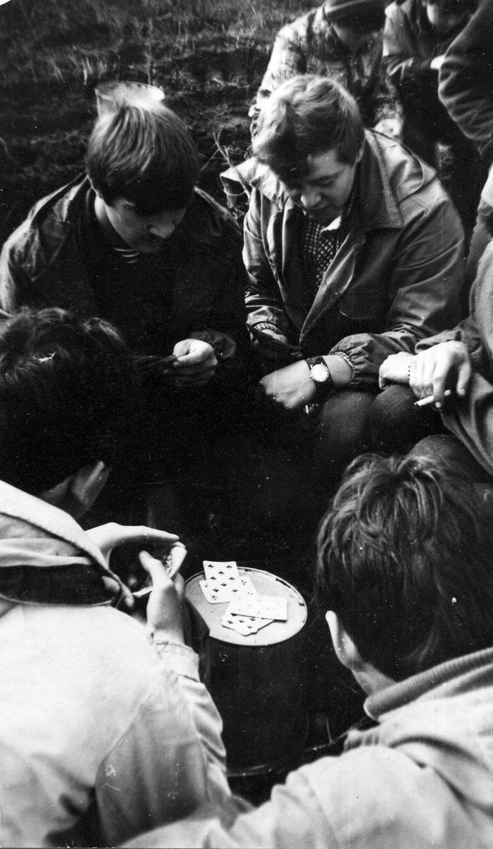 совсем забыл про ещё одно развлечение - подкидного дурака )))