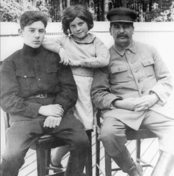 Что стало с потомками Сталина?