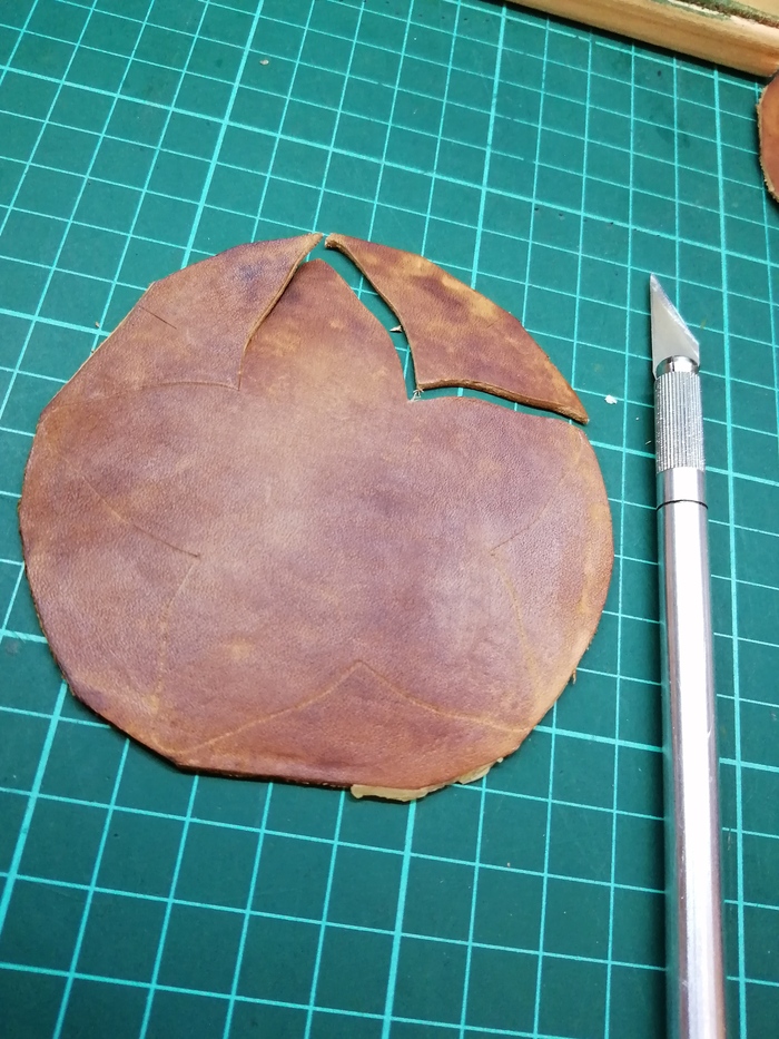 Радуюсь, что накануне заточила все ножи, даже кухонные