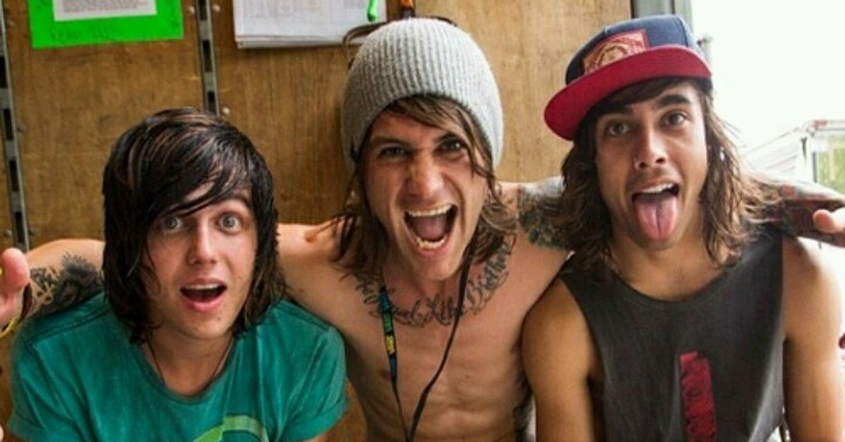 Feat kellin quinn. Beau Bokan and Kellin Quinn. Kellin Quinn and Vic. Wrong Five am, Kellin Quinn.