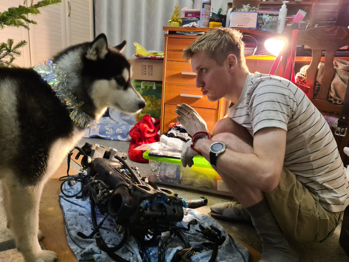 - Что делаешь?
- Переделываю топливную систему.