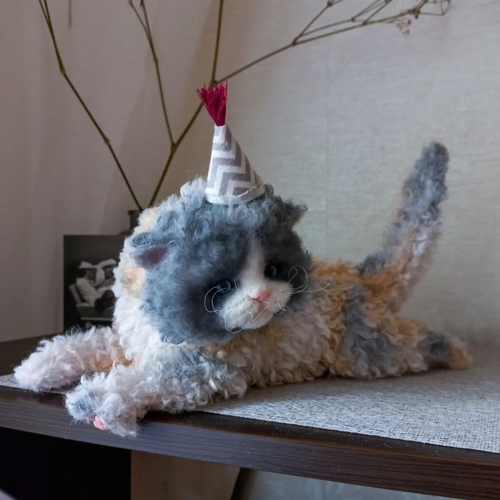 Кудрявый котенок Глаша.