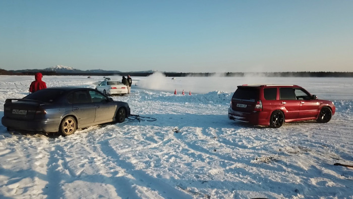 А вот Форик - боком могёт. Только немного как-то странно могёт.
Верёвкой меня не тягали - я вылетевших тягал. Потом поцонам давал её поносить. Шакл порвали, олежи...