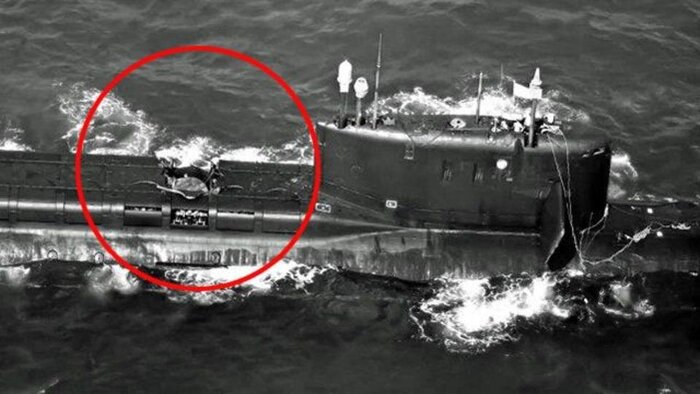 Повреждения подлодки после детонации.