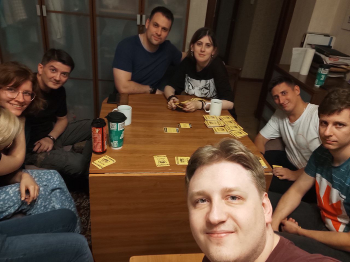 а ещё мы выбираемся поиграть в настолки