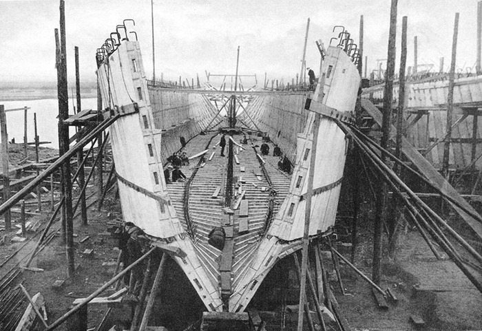 Железобетонный корабль на этапе строительства.