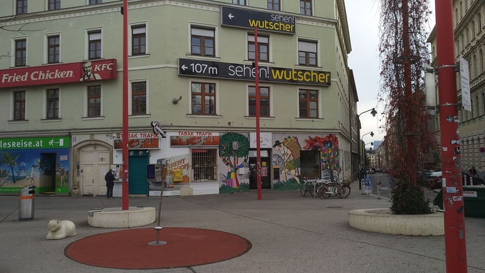 минимализм в детской площадке... но травмобезопастность соблюдена